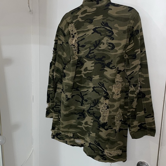 Camo Distressed Denim Jacket - Picture 4 of 5
